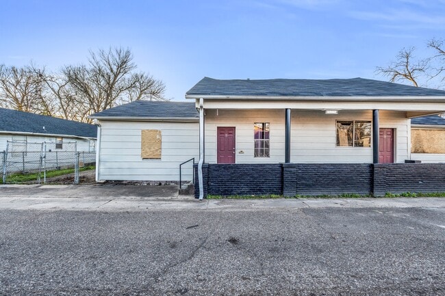 523 18th St N in Columbus, MS - Foto de edificio - Building Photo