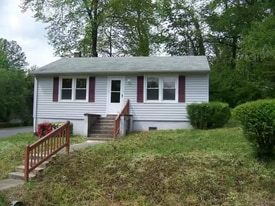 102 3rd St in Brookneal, VA - Building Photo