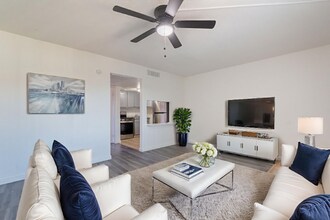 3222 W Indian School Rd in Phoenix, AZ - Foto de edificio - Building Photo