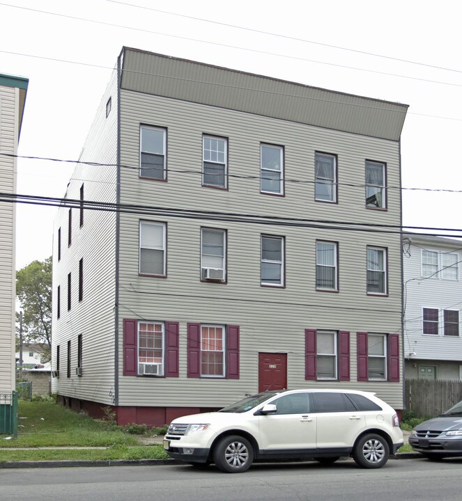 220 Trumbull St in Elizabeth, NJ - Building Photo