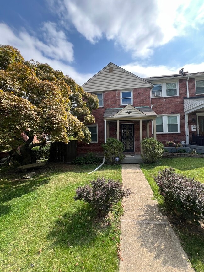 property at 915 Argonne Dr