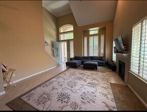 688 Century Ln in Clovis, CA - Building Photo - Building Photo