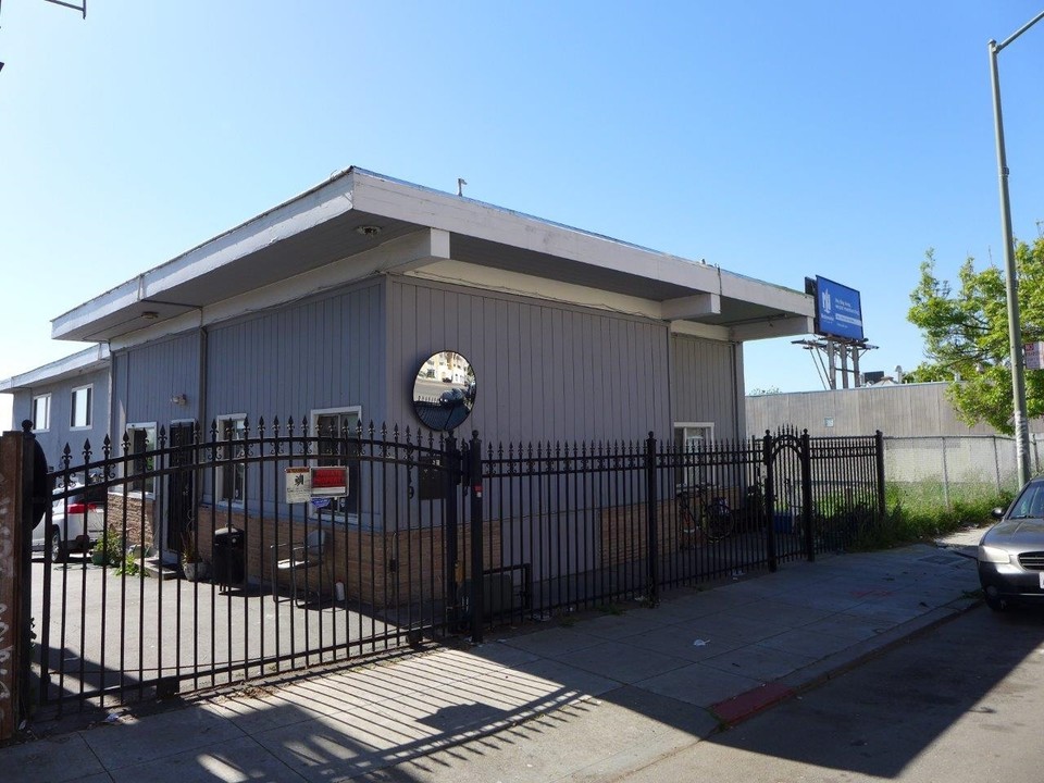 9819 MacArthur Blvd in Oakland, CA - Building Photo