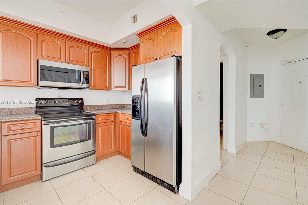 2301 SW 27th Ave, Unit 1400 in Miami, FL - Foto de edificio