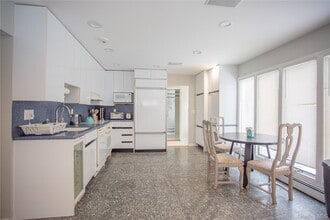 9 Kensington St in Lido Beach, NY - Building Photo - Building Photo