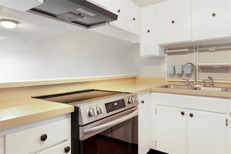 9209 Seminole Blvd in Seminole, FL - Foto de edificio - Building Photo