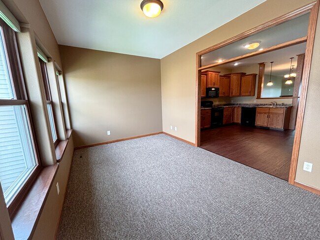 958 Parkland Dr in Chippewa Falls, WI - Building Photo - Building Photo
