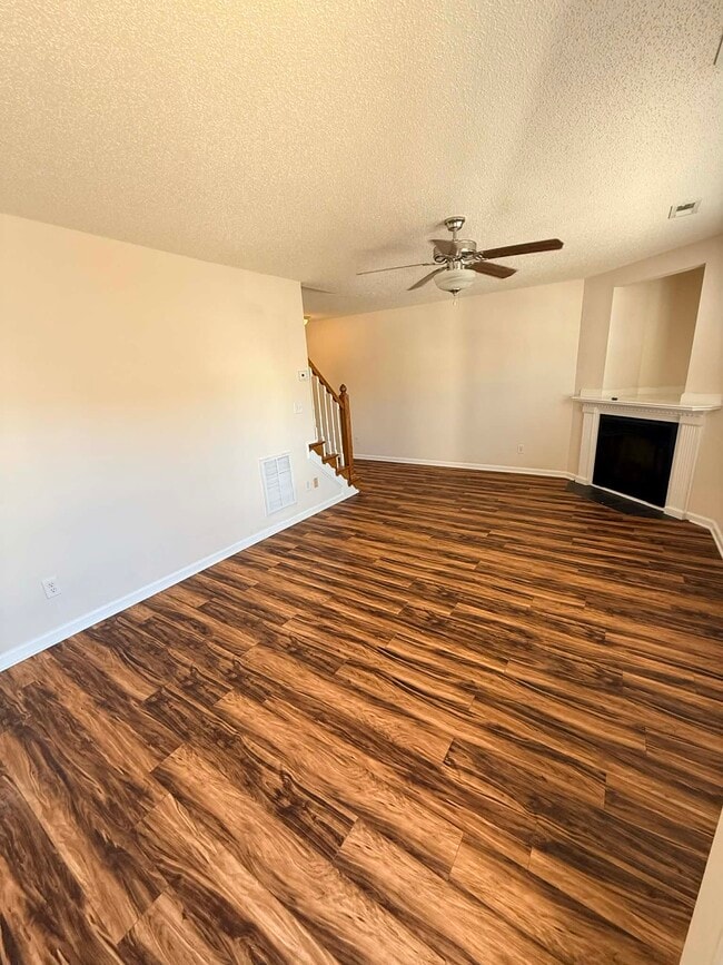 1217 Cross Creek Cir in Greenville, NC - Building Photo - Building Photo