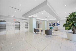 20301 W Country Club Dr, Unit 1122 in Aventura, FL - Building Photo