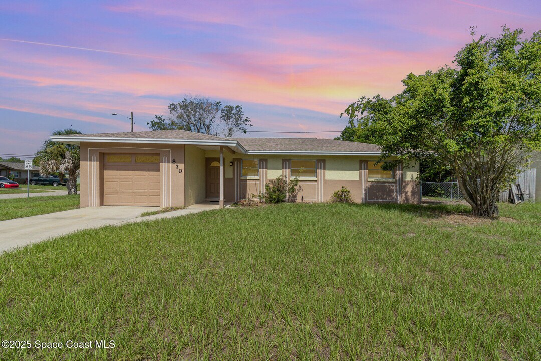 870 N Carpenter Rd in Titusville, FL - Building Photo