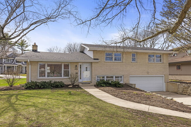 property at 370 Prairie Ave