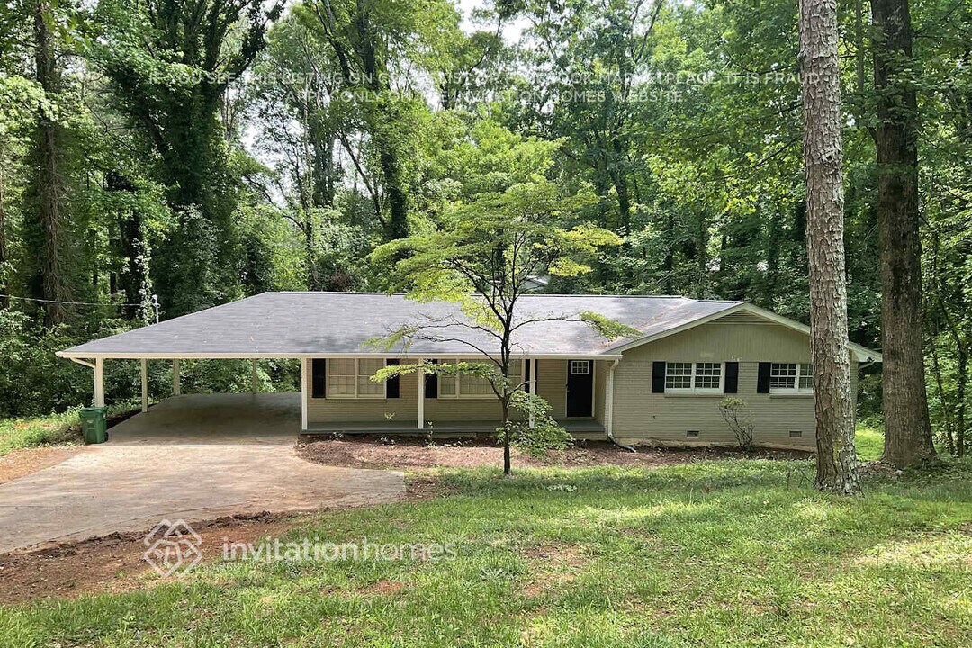 4953 Rockbridge Rd SW in Stone Mountain, GA - Building Photo