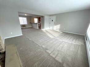 14 Pierce Ave, Unit E1 in Hamburg, NY - Foto de edificio - Building Photo