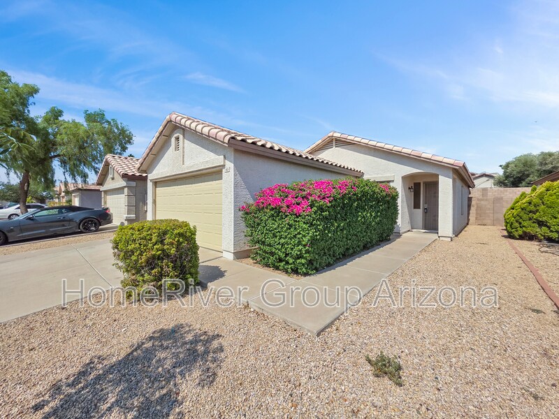 4815 N 84th Ln in Phoenix, AZ - Foto de edificio