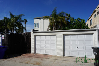 Voltaire St Apts and Market in San Diego, CA - Foto de edificio - Building Photo