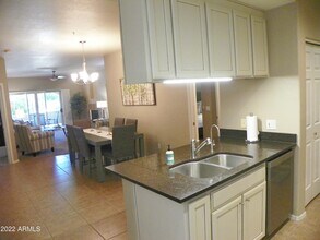 8653 E Royal Palm Rd in Scottsdale, AZ - Building Photo - Building Photo