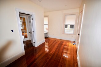 18 Hinckley St, Unit 2 in Boston, MA - Building Photo - Building Photo