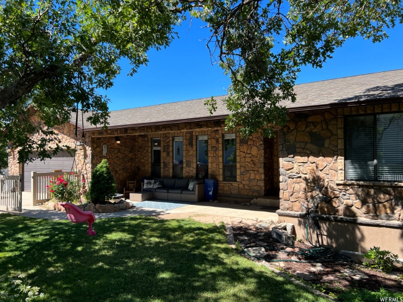921 Woodridge Dr in Layton, UT - Building Photo