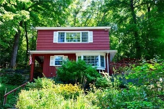 67 Lake Lillinonah Rd N in Bridgewater, CT - Building Photo - Building Photo