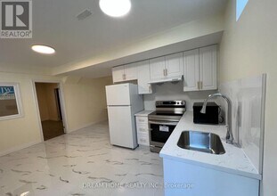 447 Grindstone Trl in Oakville, ON - Building Photo - Building Photo