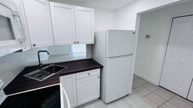 801 NW 47th Ave in Miami, FL - Building Photo - Building Photo