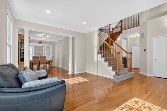 1 Palisades Rd in Old Bridge, NJ - Foto de edificio - Building Photo