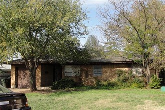 2024 Cherokee Ln in Norman, OK - Foto de edificio - Building Photo