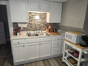 1213 5th St, Unit B in Bremerton, WA - Building Photo - Building Photo