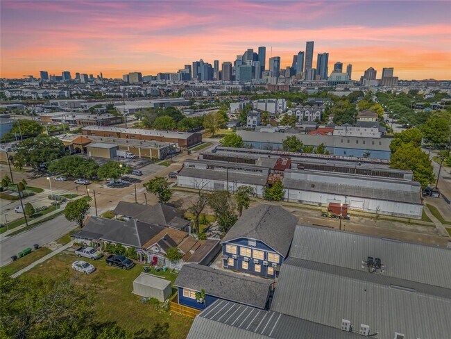 305 Roberts St-Unit -5 in Houston, TX - Building Photo - Building Photo