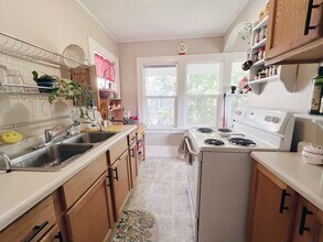 1106 Bush St, Unit 2 in Red Wing, MN - Foto de edificio - Building Photo