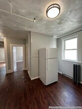 64 Hollis St, Unit 13 in Framingham, MA - Foto de edificio - Building Photo
