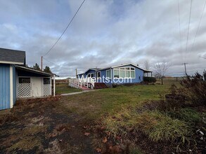 26808 W Tucker Prairie Rd in Cheney, WA - Building Photo - Building Photo