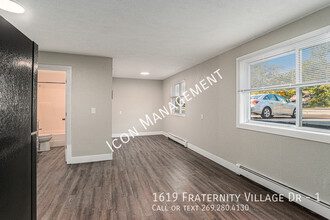 1619 Fraternity Village Dr in Kalamazoo, MI - Building Photo - Building Photo
