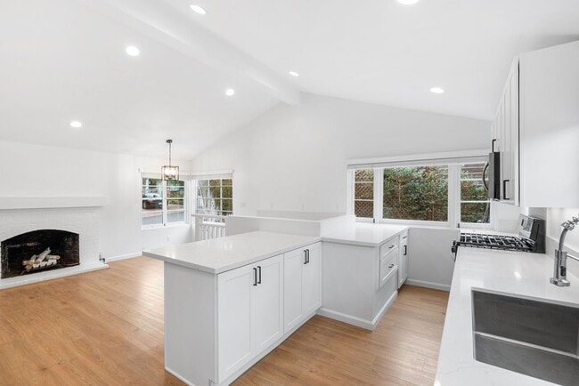 617-621 Lombardy Ln in Laguna Beach, CA - Building Photo - Building Photo