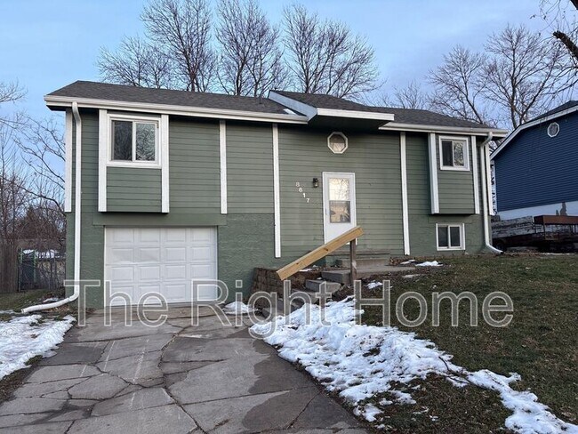 8617 S 143rd Ave in Omaha, NE - Building Photo - Building Photo