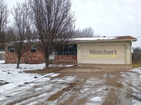 1005 Reynolds Rd in Paragould, AR - Building Photo