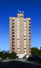 Maple Towers in Maple Ridge, BC - Building Photo - Building Photo