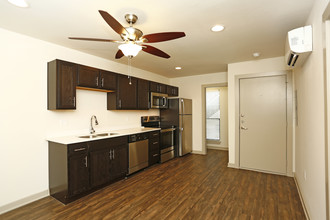 2106 Bennett Ave in Dallas, TX - Building Photo - Interior Photo