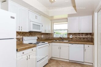 911 SW 69th Ave in North Lauderdale, FL - Building Photo - Building Photo