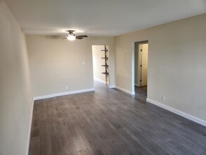 815 Sun Valley Dr, Unit 815 in Denton, TX - Foto de edificio - Building Photo