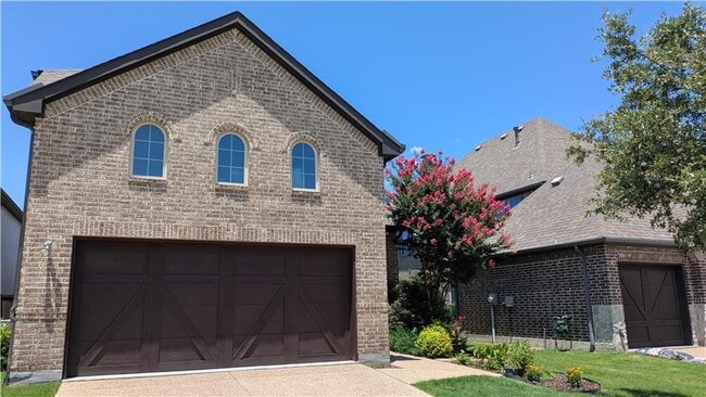 property at 204 Highwood Trail