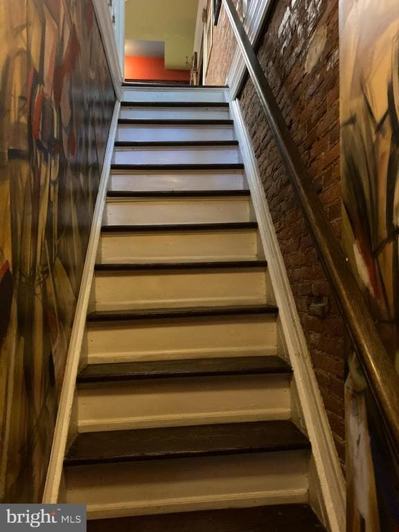 property at 433 W Girard Ave