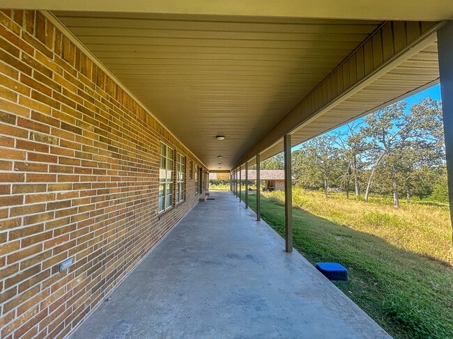 50 Neiderhoffer Subdivision Rd in Huntsville, TX - Foto de edificio - Building Photo
