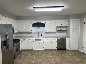 3675 N McDonald Rd in Choctaw, OK - Foto de edificio - Building Photo