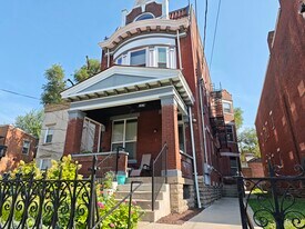 836 York St in Cincinnati, OH - Building Photo