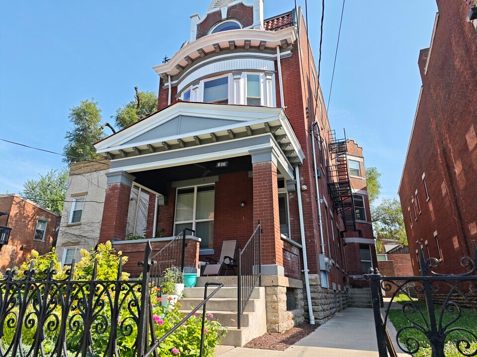 836 York St, Unit 3rd Fl in Cincinnati, OH - Building Photo