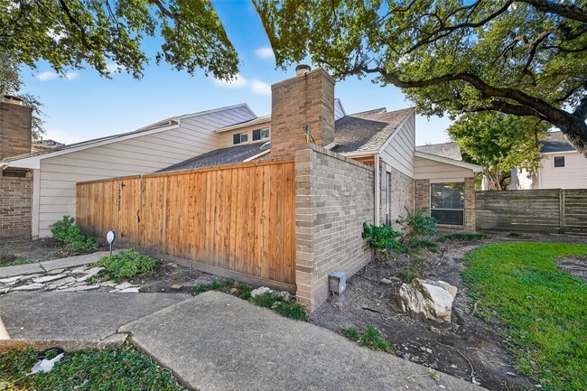 13925 Hollowgreen Dr in Houston, TX - Building Photo - Building Photo