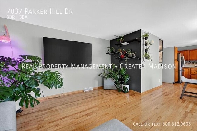 7037 Parker Hill Dr in Madison, WI - Building Photo - Building Photo