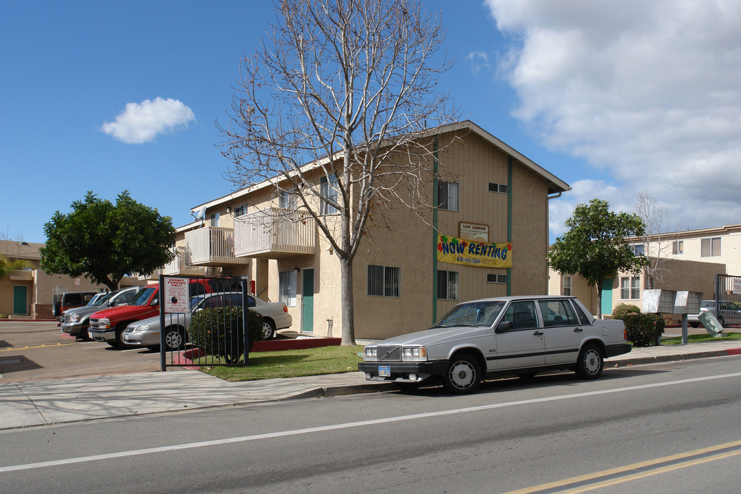 Las Lomas Apartments in San Diego, CA - Foto de edificio