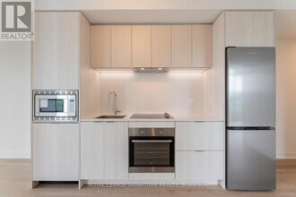 86 Dundas St E in Mississauga, ON - Building Photo - Building Photo